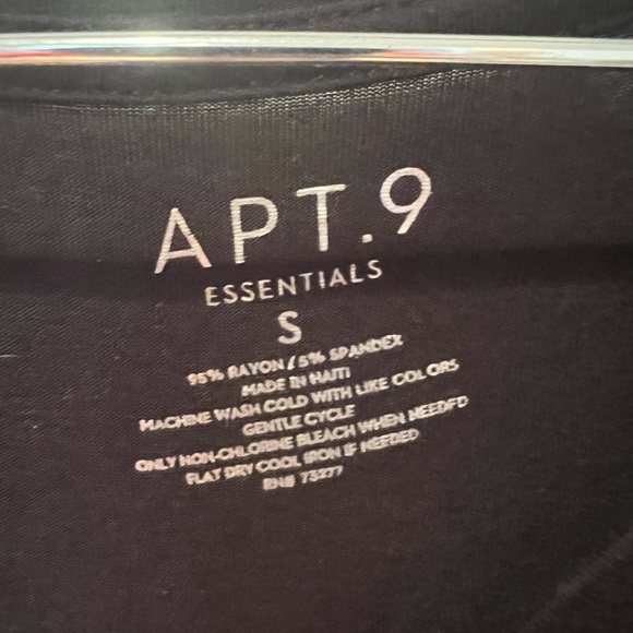 Apt. 9 ladies tee - Picture 2 of 2